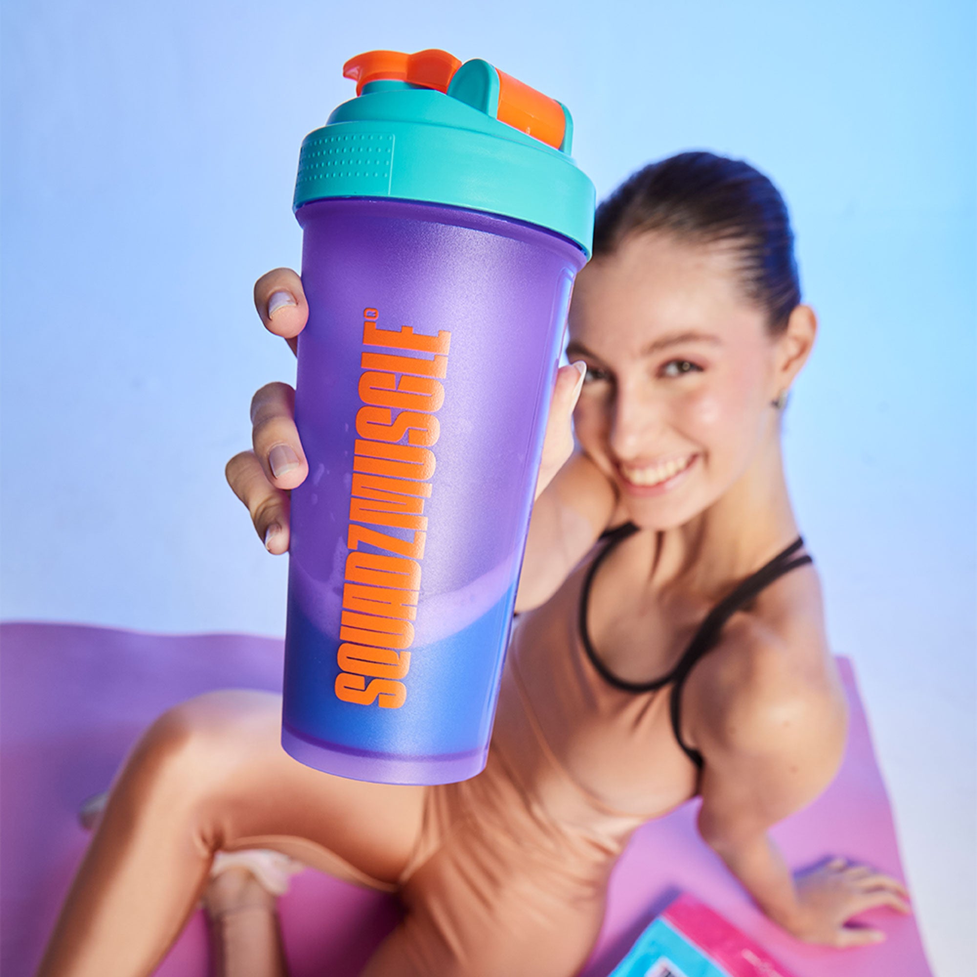Coqueteleira SQUADZ MUSCLE Roxo com Azul 600ml