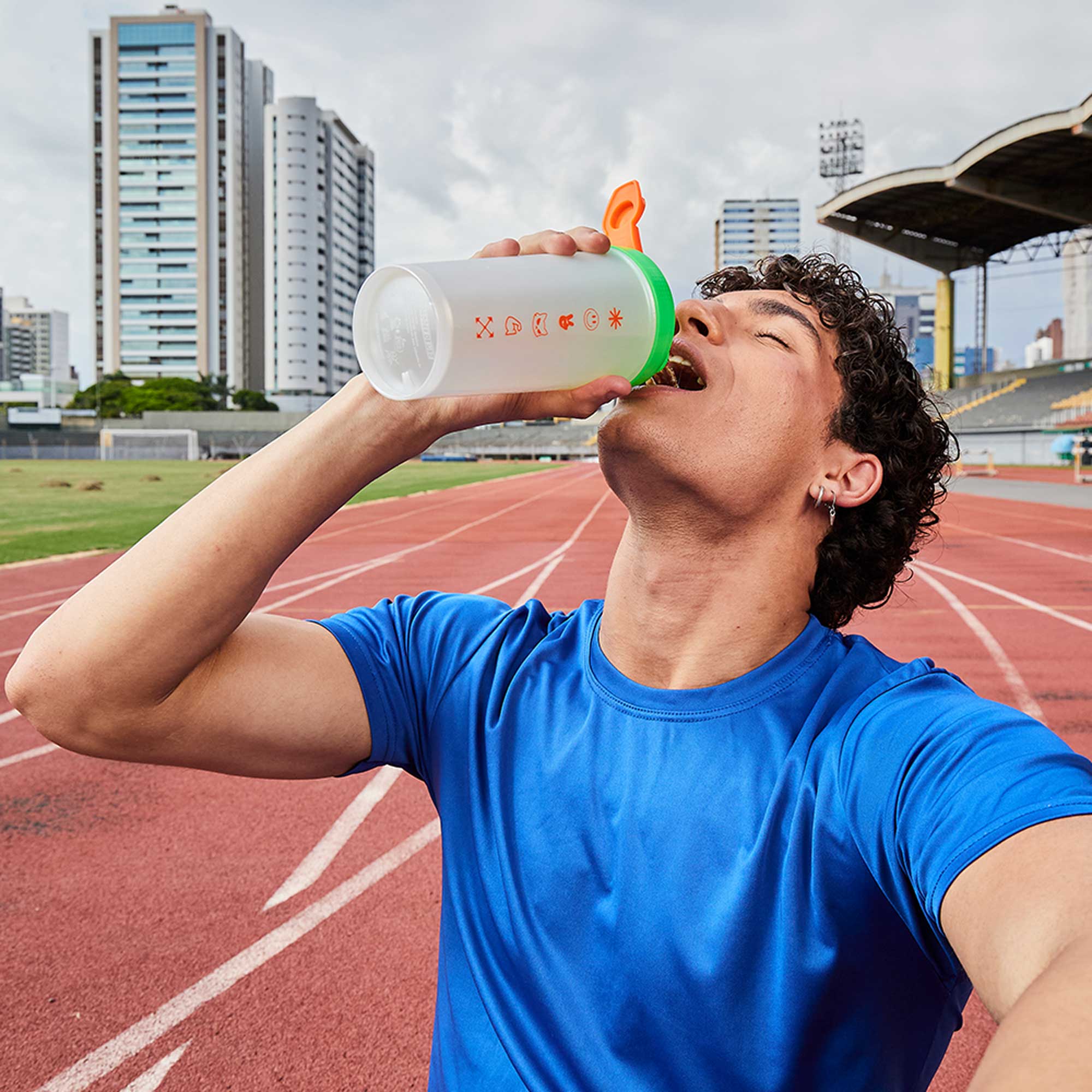 Coqueteleira SQUADZ MUSCLE Branco Pérola com Laranja 600ml